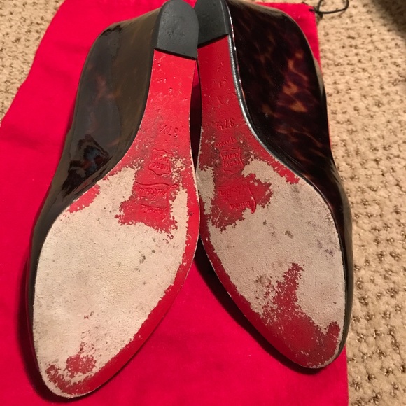 Brown tortoise shell color Louboutin wedge shoes. - Picture 5 of 5
